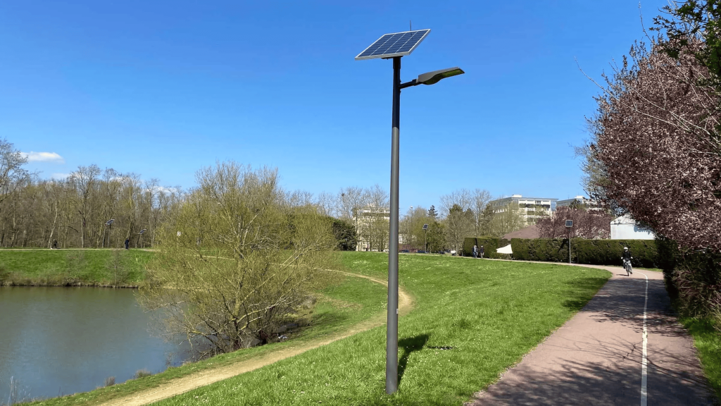 664c5707ff2d6d062f708f8e_solar_powered_street_light_application_in_Brazil (1) solar street lights in South America public spaces