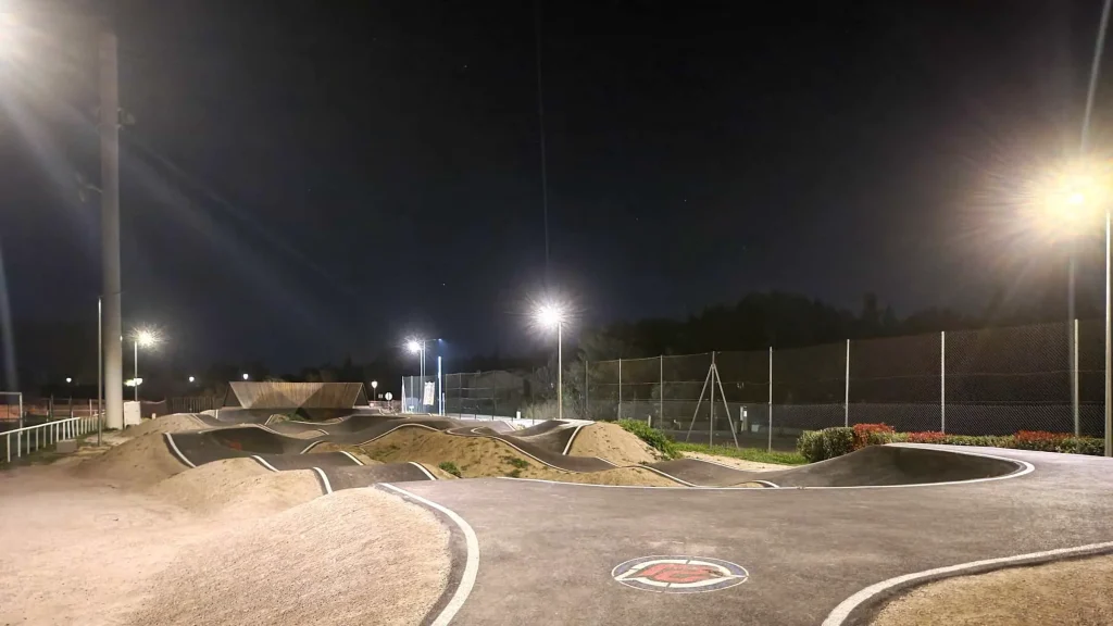 Solar LED street light at North France pump track powered by ANETHIC